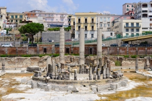 Ancient_Roman_market_place_and_Serapis_temple_-_Pozzuoli_-_Campania_-_Italy_-_July_11th_2013_-_02